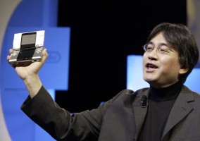 Iwata en la presentación de DS